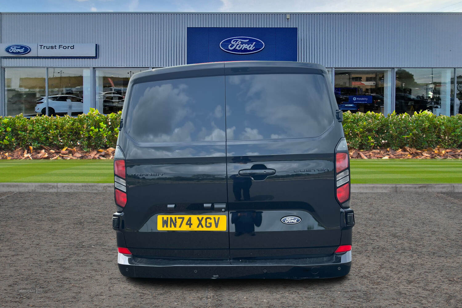 Oct 2024 Ford Transit Custom 2.0 EcoBlue 136ps H1 Van Limited Auto