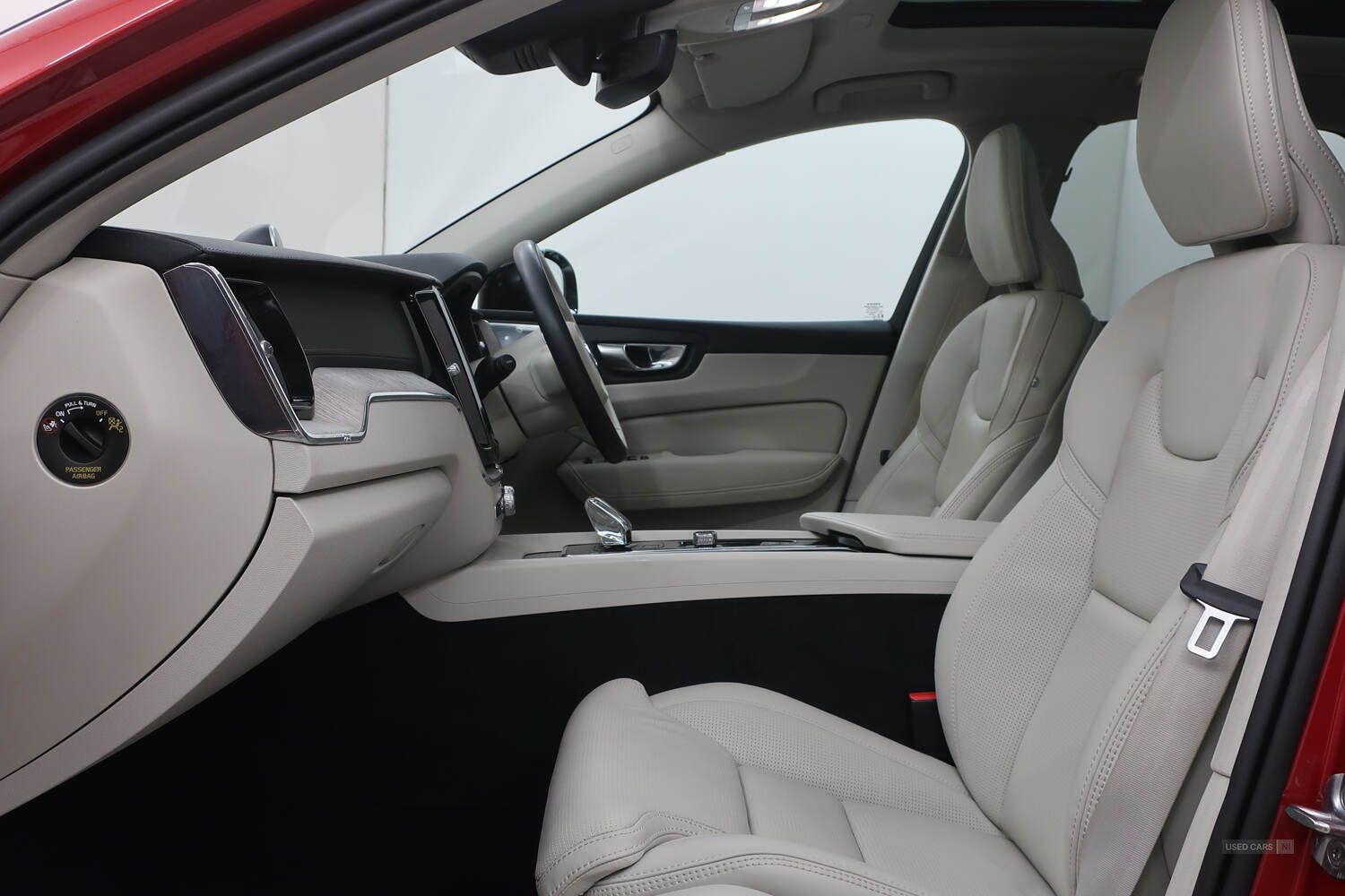 Dec 2022 Volvo XC60 2.0 B5P Ultimate Dark 5dr AWD Geartronic