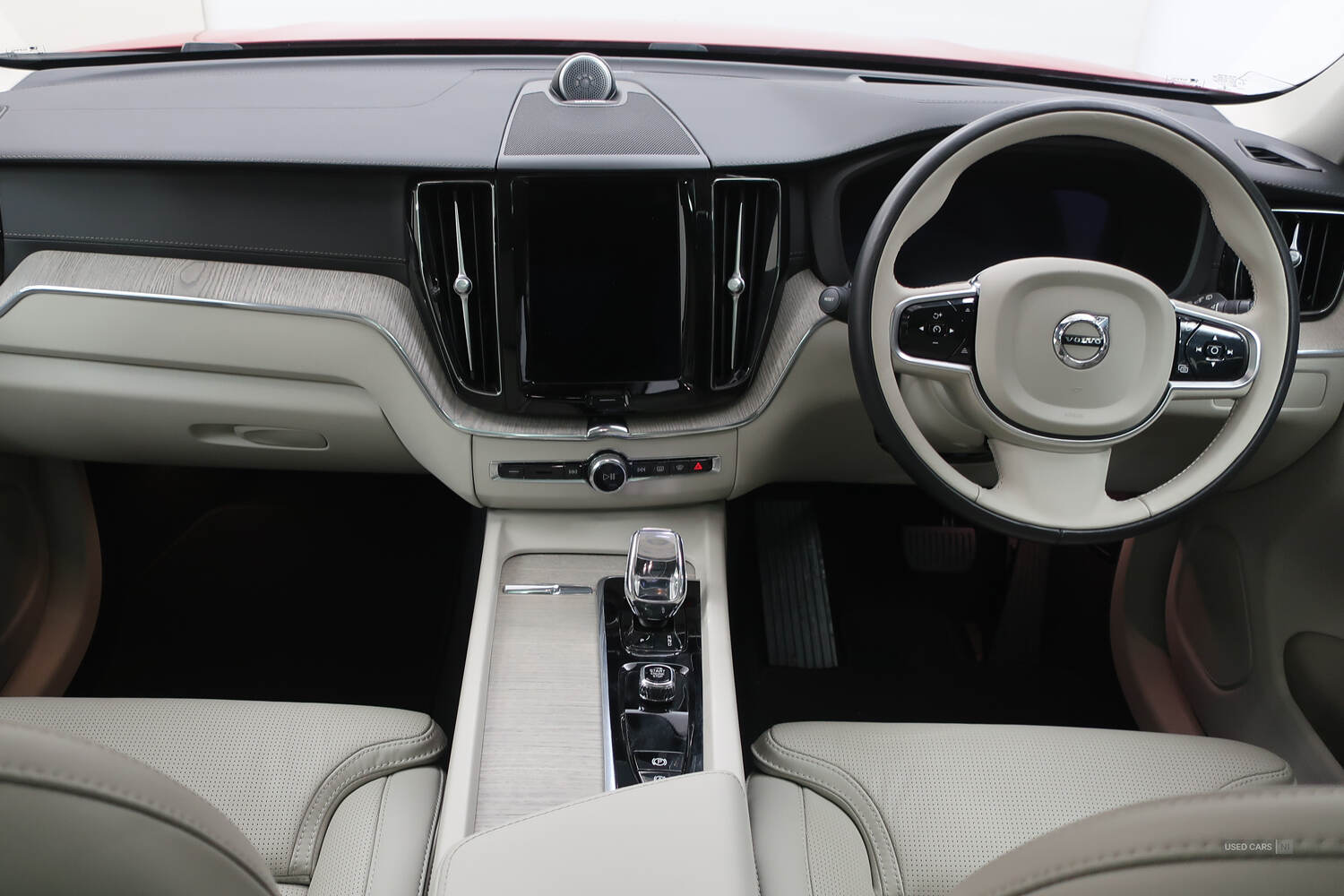 Dec 2022 Volvo XC60 2.0 B5P Ultimate Dark 5dr AWD Geartronic