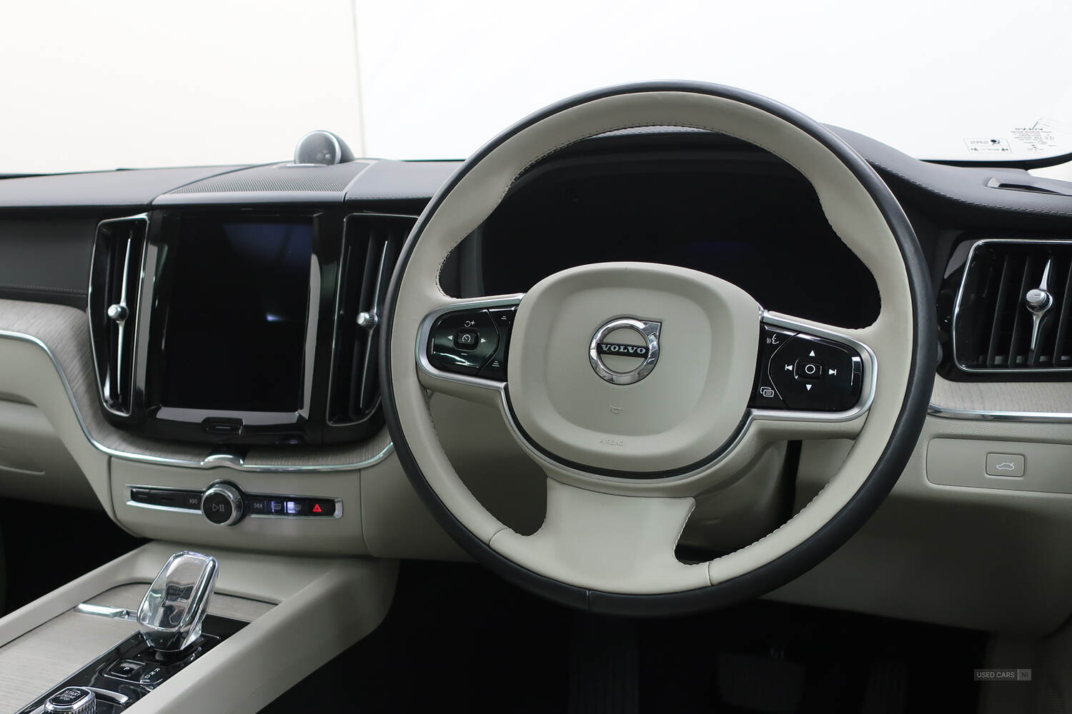 Dec 2022 Volvo XC60 2.0 B5P Ultimate Dark 5dr AWD Geartronic