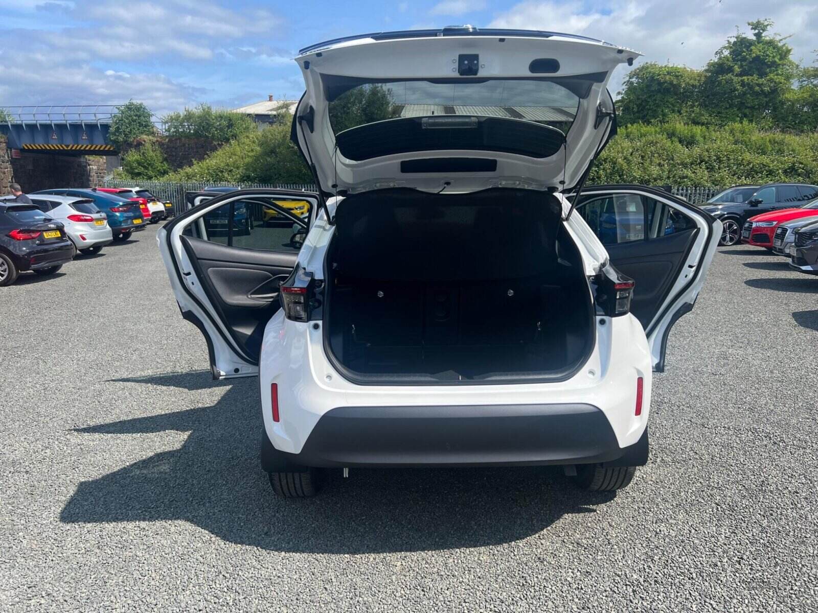 Jan 2022 Toyota Yaris Cross 1.5 Hybrid Design 5dr CVT
