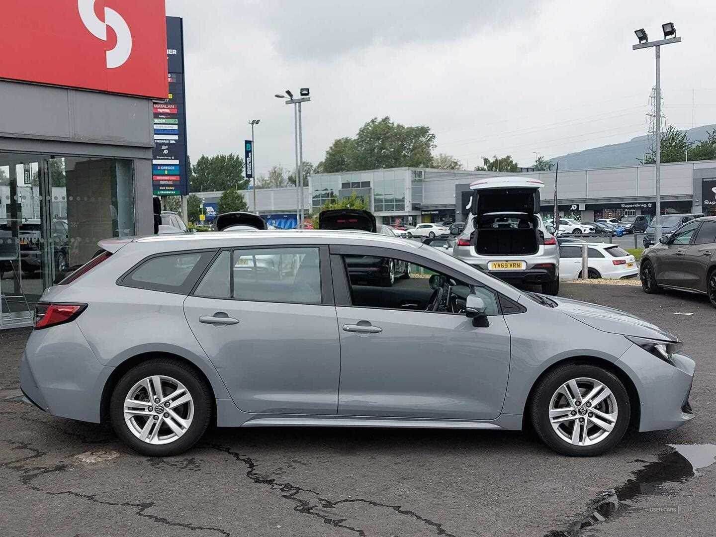 Apr 2022 Toyota Corolla 1.8 VVT-i Hybrid Icon 5dr CVT