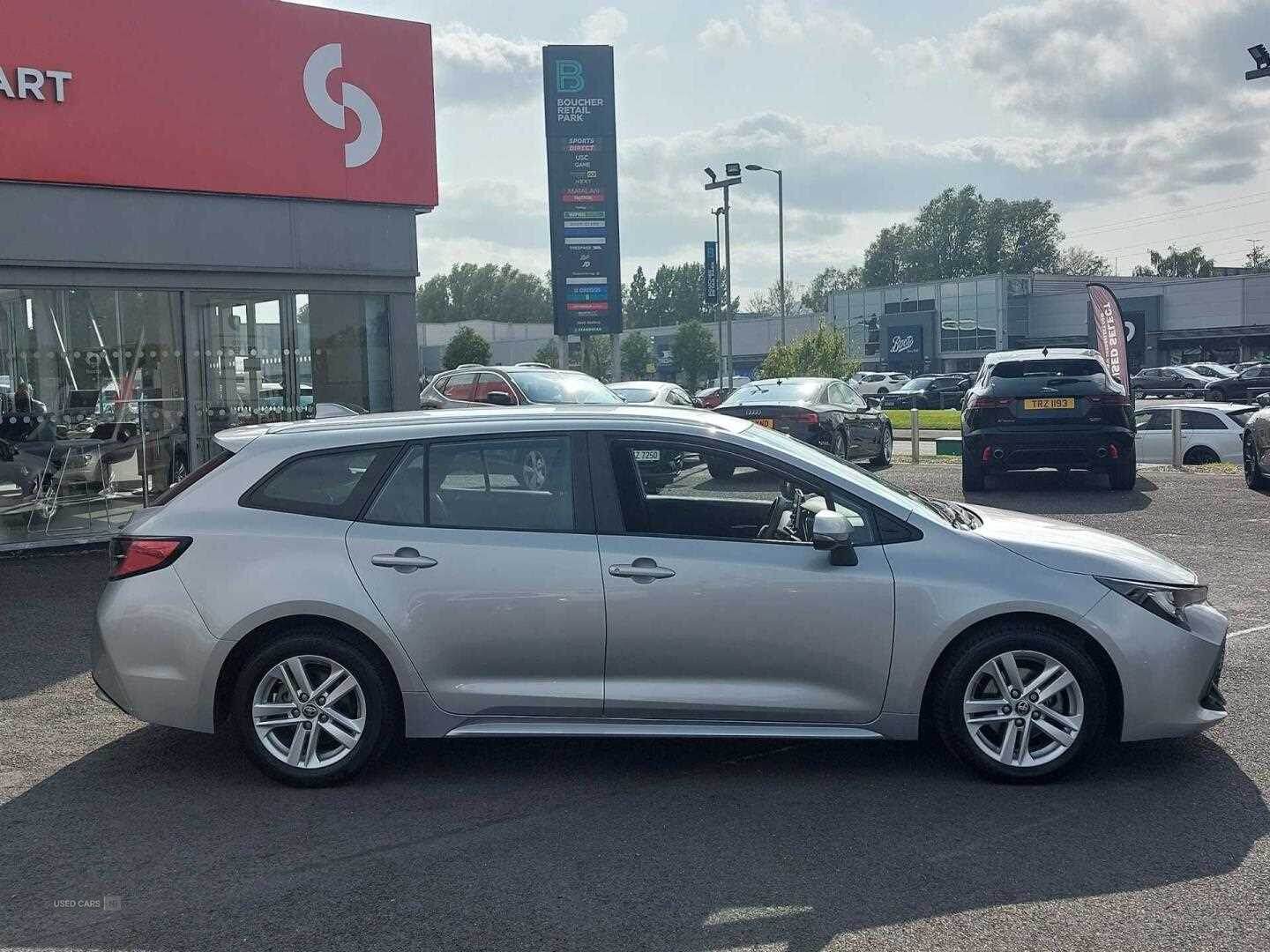 Jan 2023 Toyota Corolla 1.8 VVT-i Hybrid Icon 5dr CVT