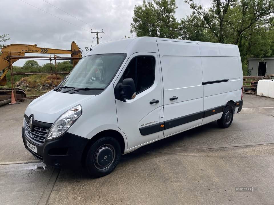 Jun 2016 Renault Master LM35 ENERGY dCi 135 Business Medium Roof Van