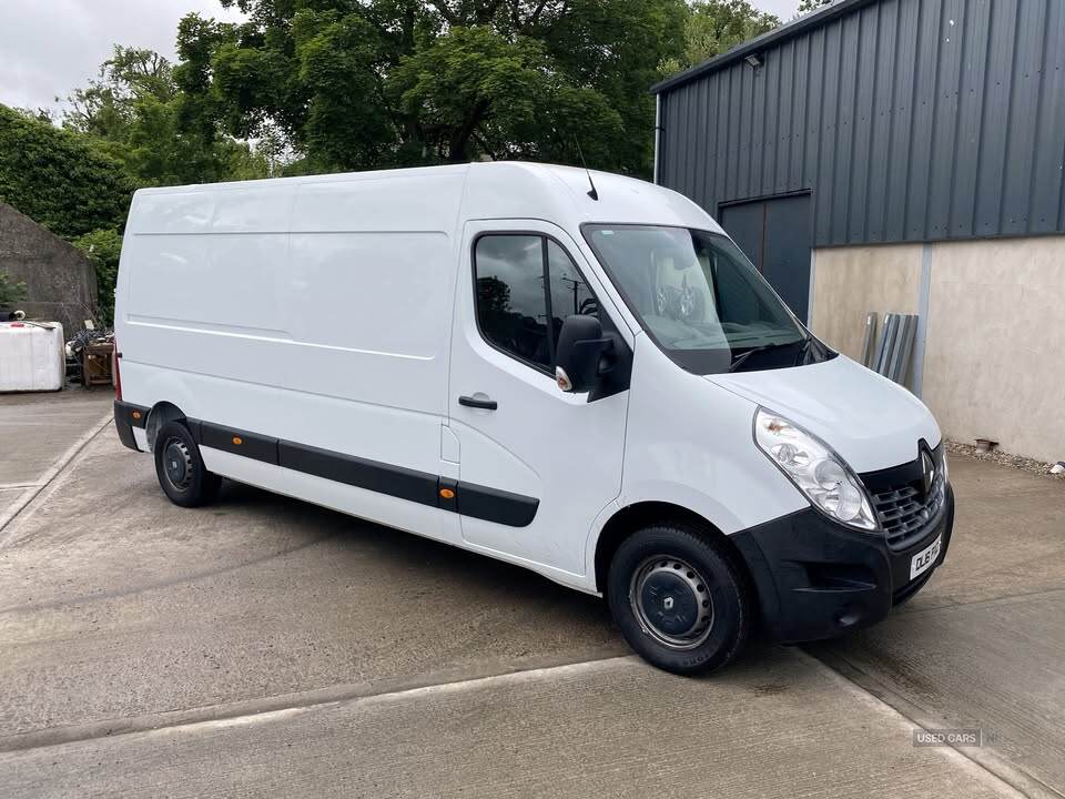 Jun 2016 Renault Master LM35 ENERGY dCi 135 Business Medium Roof Van