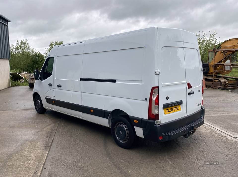 Jun 2016 Renault Master LM35 ENERGY dCi 135 Business Medium Roof Van