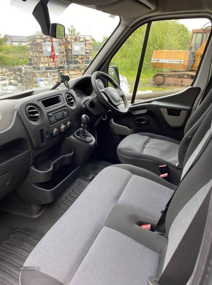 Jun 2016 Renault Master LM35 ENERGY dCi 135 Business Medium Roof Van