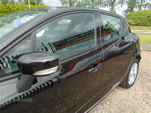 Nov 2013 Renault Clio 0.9 TCE 90 Dynamique MediaNav Energy 5dr