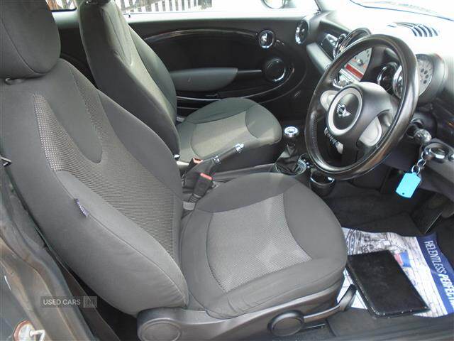 Apr 2010 MINI Hatch 1.6 Cooper Graphite [122] 3dr