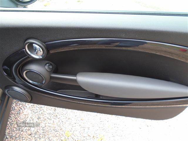 Apr 2010 MINI Hatch 1.6 Cooper Graphite [122] 3dr