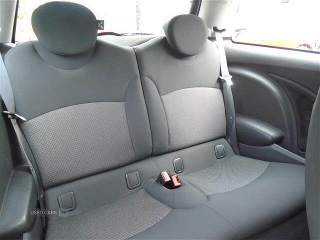 Apr 2010 MINI Hatch 1.6 Cooper Graphite [122] 3dr