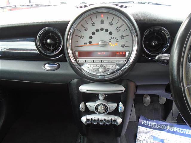 Apr 2010 MINI Hatch 1.6 Cooper Graphite [122] 3dr