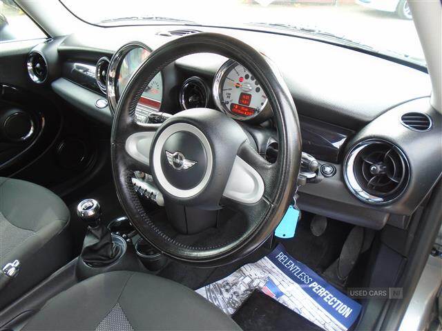 Apr 2010 MINI Hatch 1.6 Cooper Graphite [122] 3dr