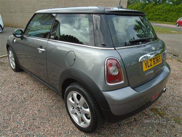 Apr 2010 MINI Hatch 1.6 Cooper Graphite [122] 3dr