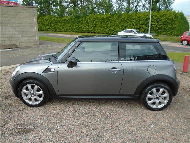 Apr 2010 MINI Hatch 1.6 Cooper Graphite [122] 3dr