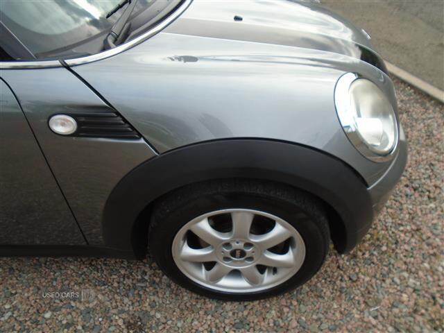 Apr 2010 MINI Hatch 1.6 Cooper Graphite [122] 3dr