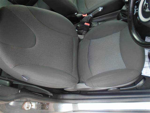 Apr 2010 MINI Hatch 1.6 Cooper Graphite [122] 3dr