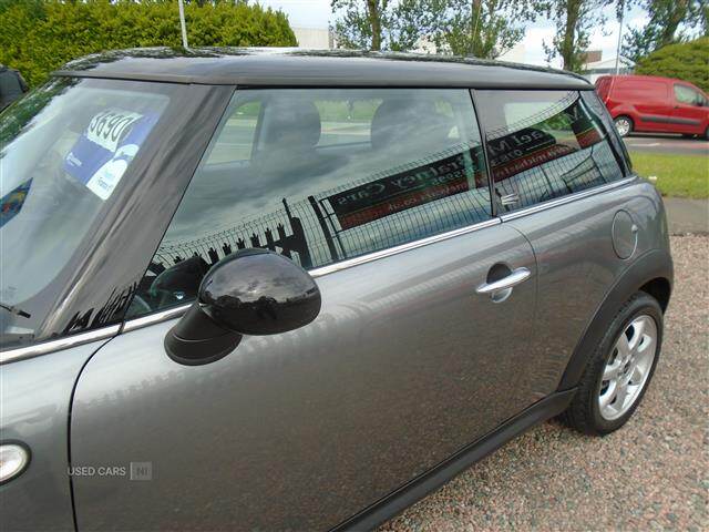 Apr 2010 MINI Hatch 1.6 Cooper Graphite [122] 3dr