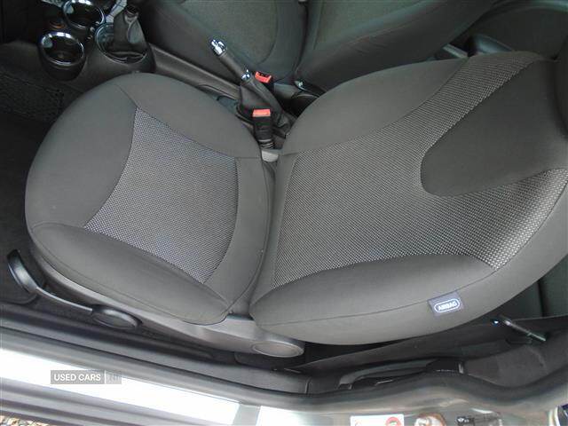 Apr 2010 MINI Hatch 1.6 Cooper Graphite [122] 3dr