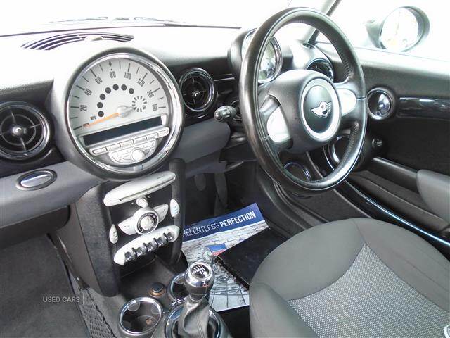 Apr 2010 MINI Hatch 1.6 Cooper Graphite [122] 3dr
