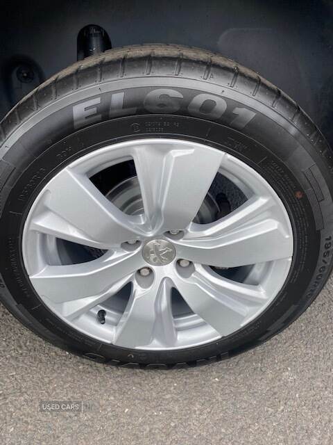 May 2016 Peugeot 2008 1.6 BlueHDi 120 Allure 5dr