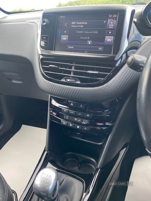 May 2016 Peugeot 2008 1.6 BlueHDi 120 Allure 5dr