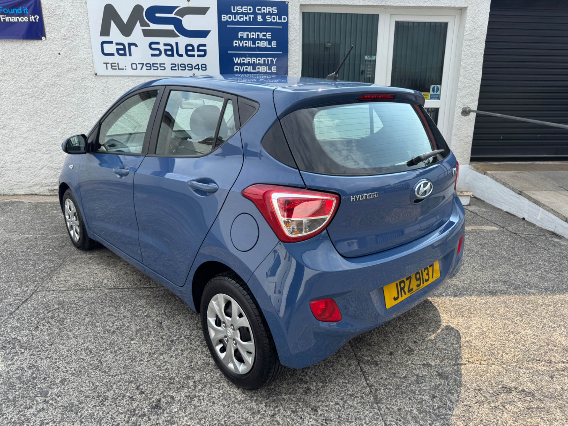 Hyundai i10 HATCHBACK in Down