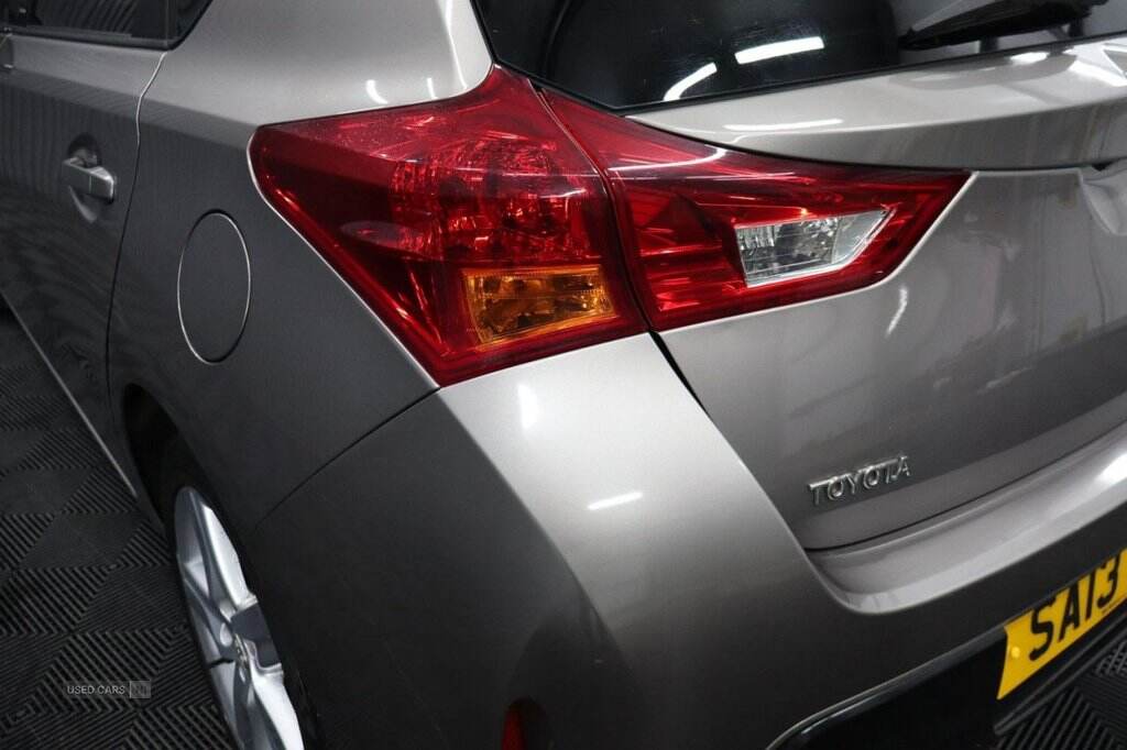 Mar 2013 Toyota Auris 1.6 V-Matic Sport 5dr