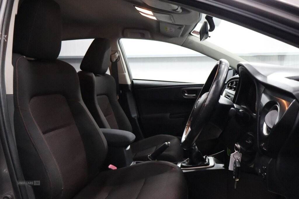 Mar 2013 Toyota Auris 1.6 V-Matic Sport 5dr