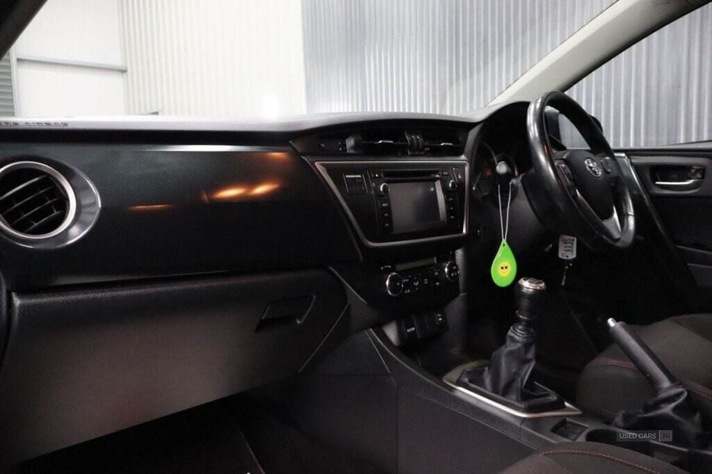 Mar 2013 Toyota Auris 1.6 V-Matic Sport 5dr