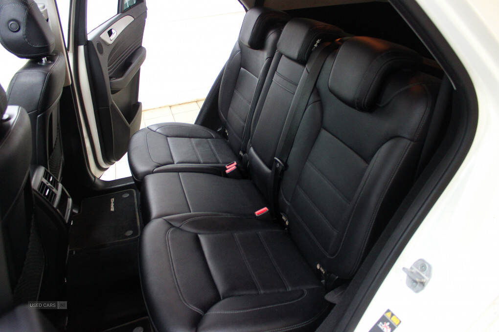 May 2016 Mercedes-Benz GLE GLE 350d 4Matic AMG Line Premium 5dr 9G-Tronic