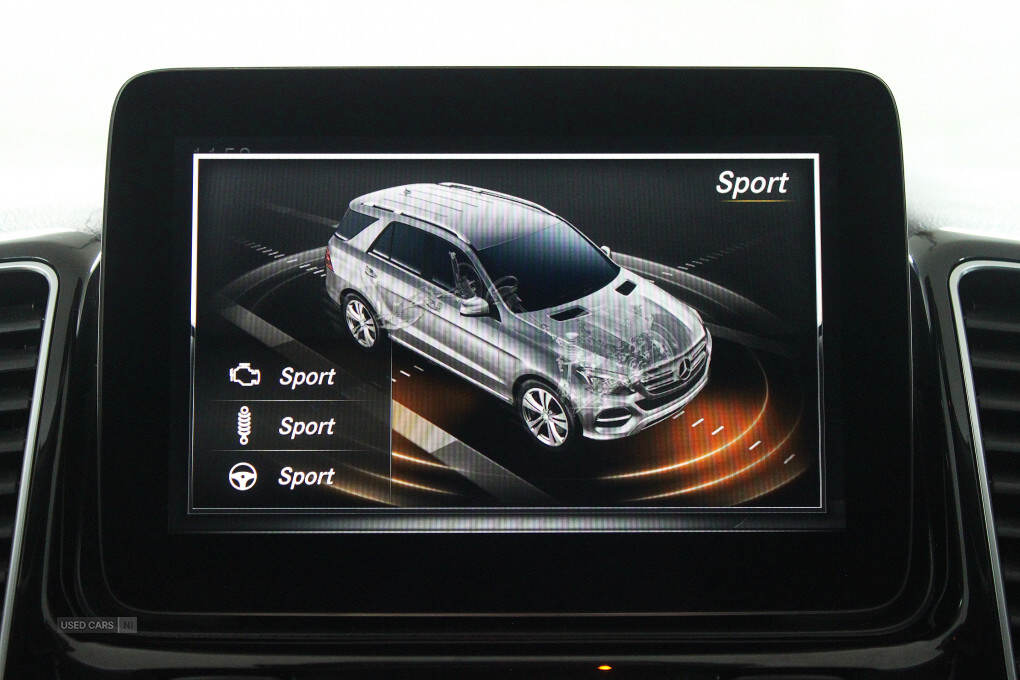 May 2016 Mercedes-Benz GLE GLE 350d 4Matic AMG Line Premium 5dr 9G-Tronic