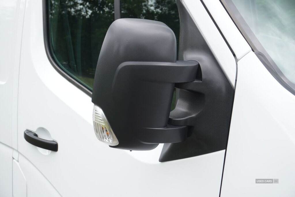 Feb 2023 Renault Master LM35dCi 135 Business+ Medium Roof Van