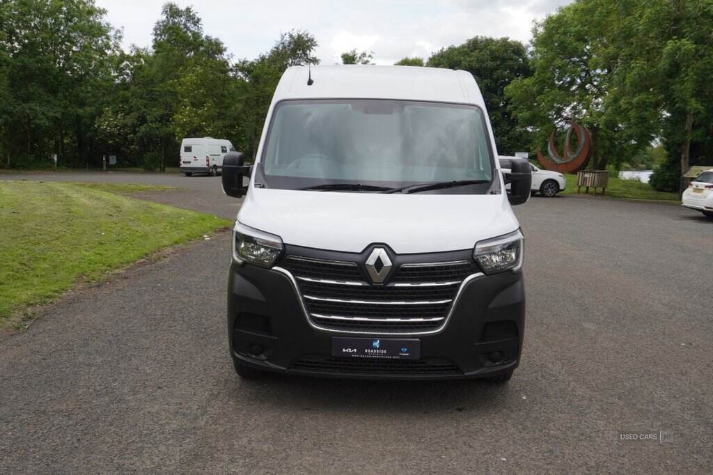 Feb 2023 Renault Master LM35dCi 135 Business+ Medium Roof Van