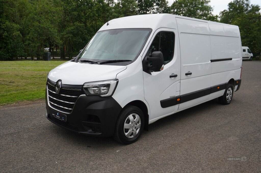 Feb 2023 Renault Master LM35dCi 135 Business+ Medium Roof Van