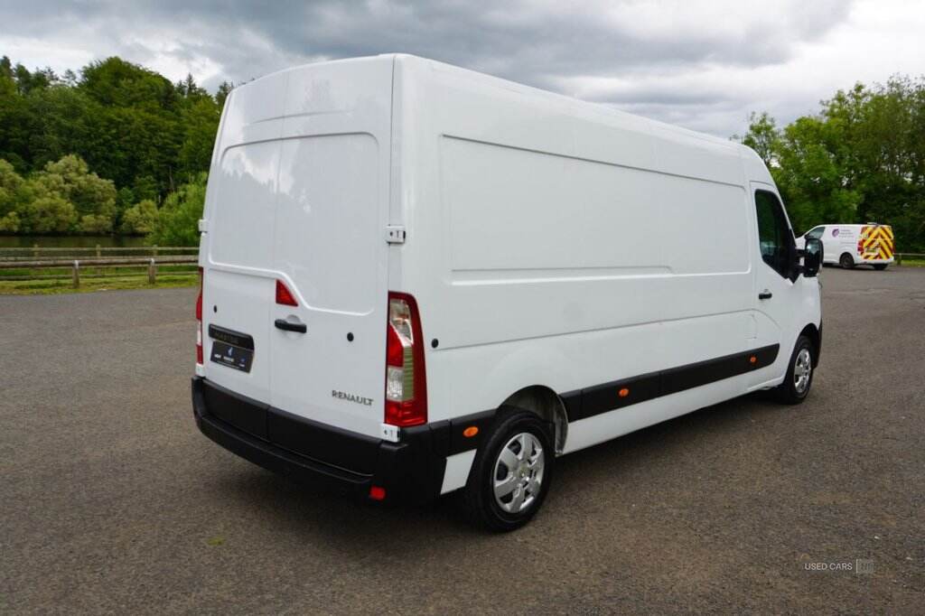 Feb 2023 Renault Master LM35dCi 135 Business+ Medium Roof Van