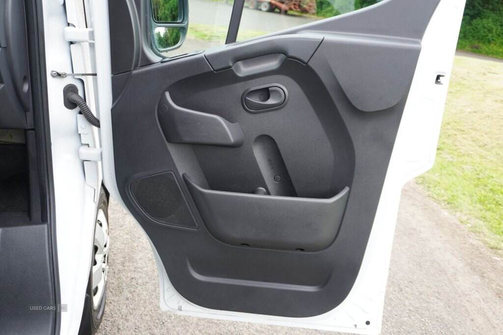 Feb 2023 Renault Master LM35dCi 135 Business+ Medium Roof Van