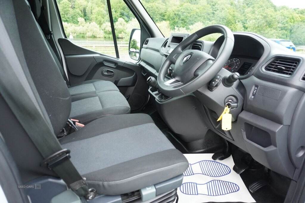 Feb 2023 Renault Master LM35dCi 135 Business+ Medium Roof Van