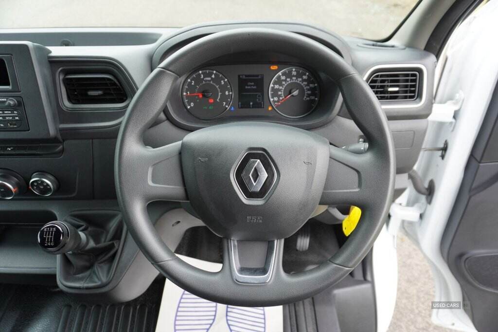 Feb 2023 Renault Master LM35dCi 135 Business+ Medium Roof Van