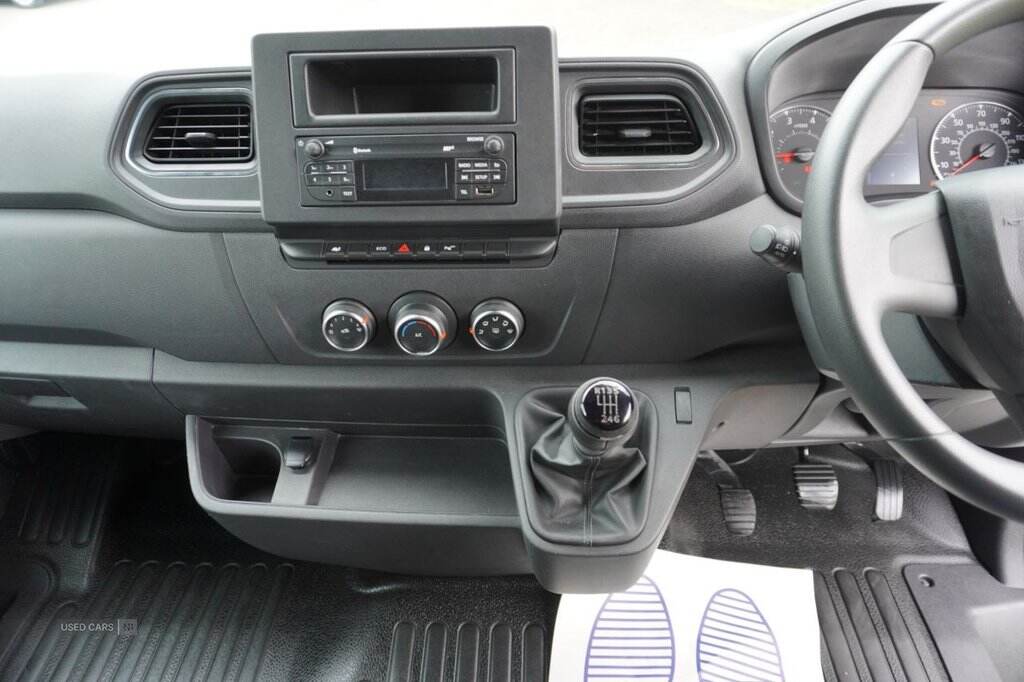 Feb 2023 Renault Master LM35dCi 135 Business+ Medium Roof Van