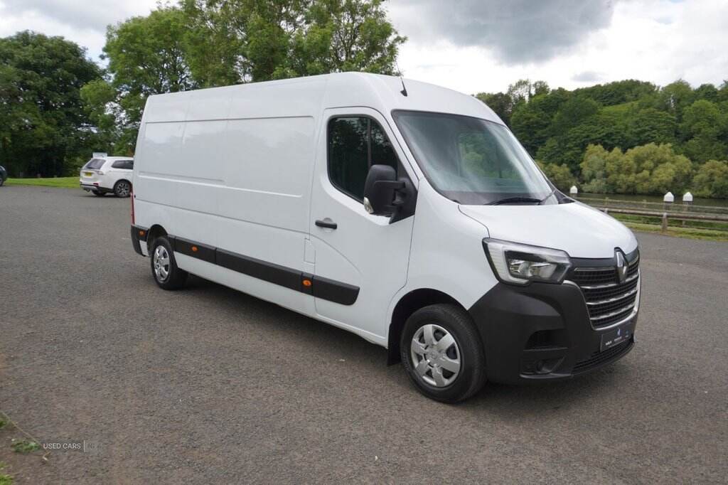 Feb 2023 Renault Master LM35dCi 135 Business+ Medium Roof Van