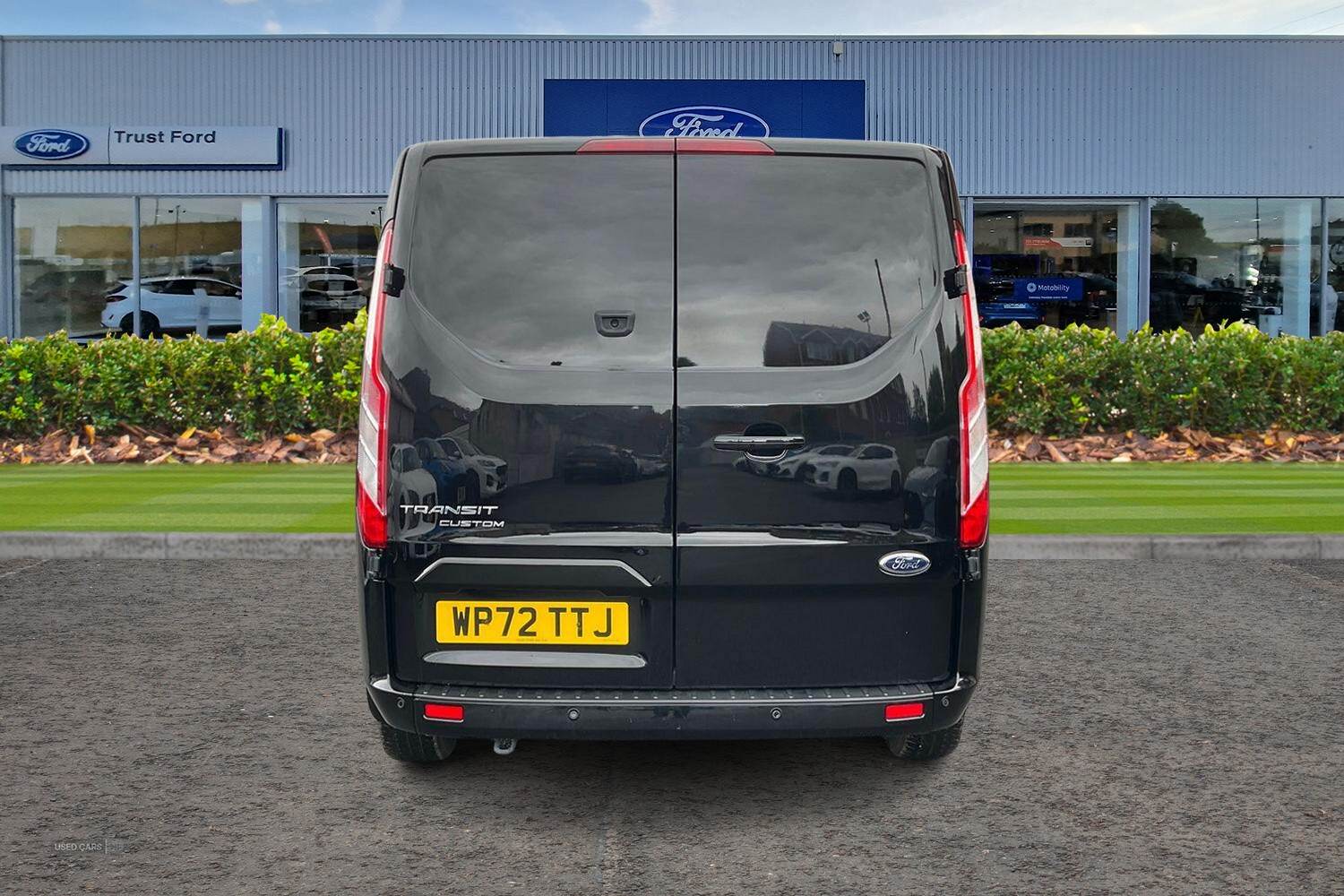 Nov 2022 Ford Transit Custom 2.0 EcoBlue 170ps Low Roof D/Cab Limited Van Auto