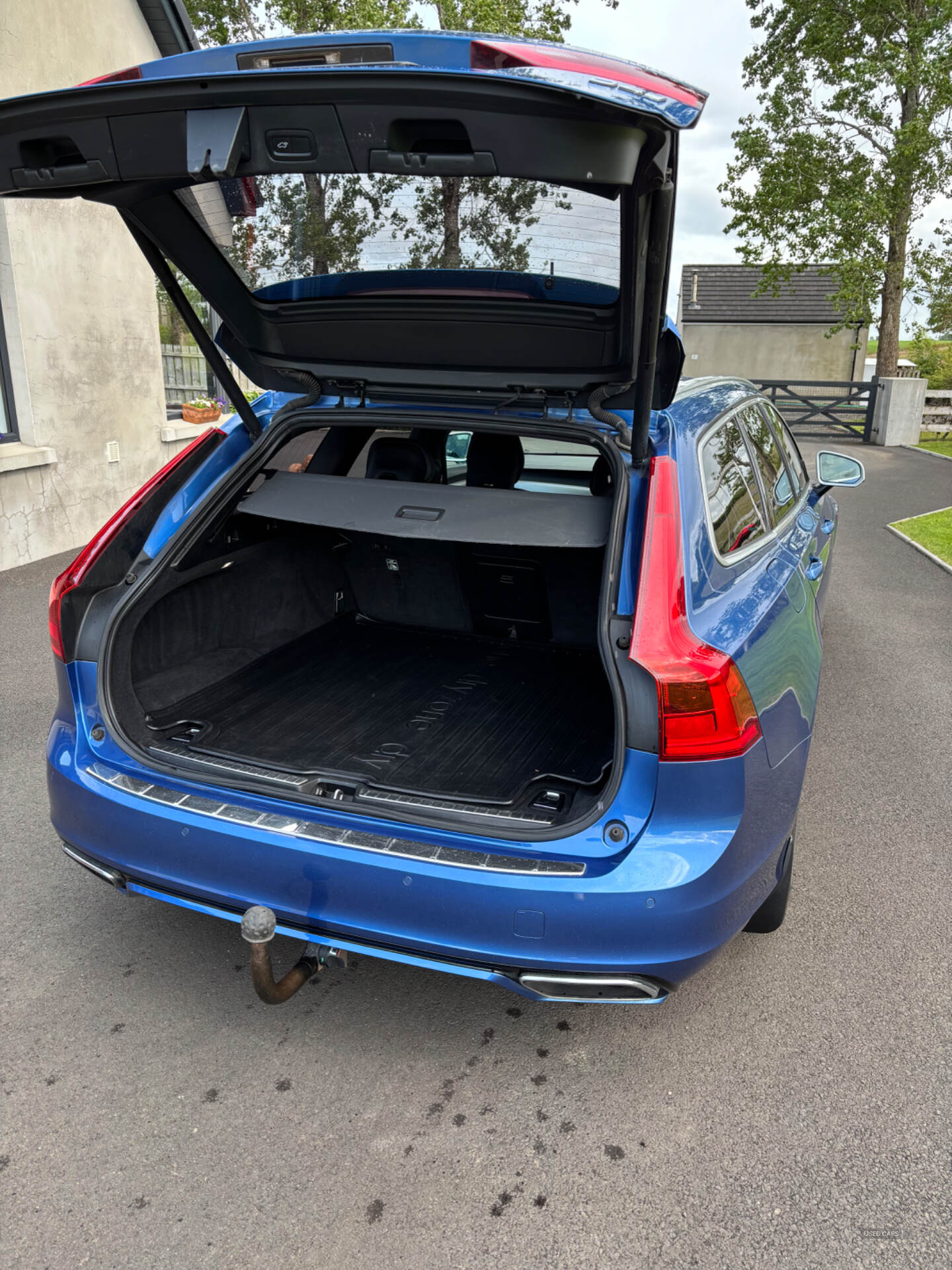 Oct 2018 Volvo V90 2.0 D4 R DESIGN 5dr Geartronic