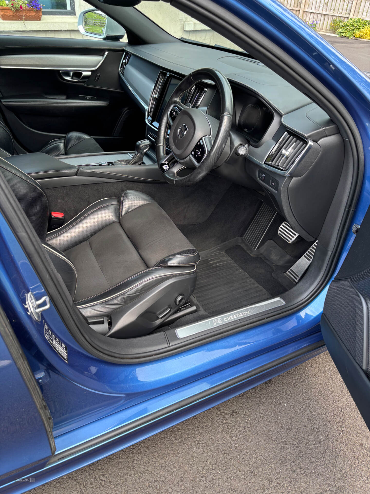 Oct 2018 Volvo V90 2.0 D4 R DESIGN 5dr Geartronic