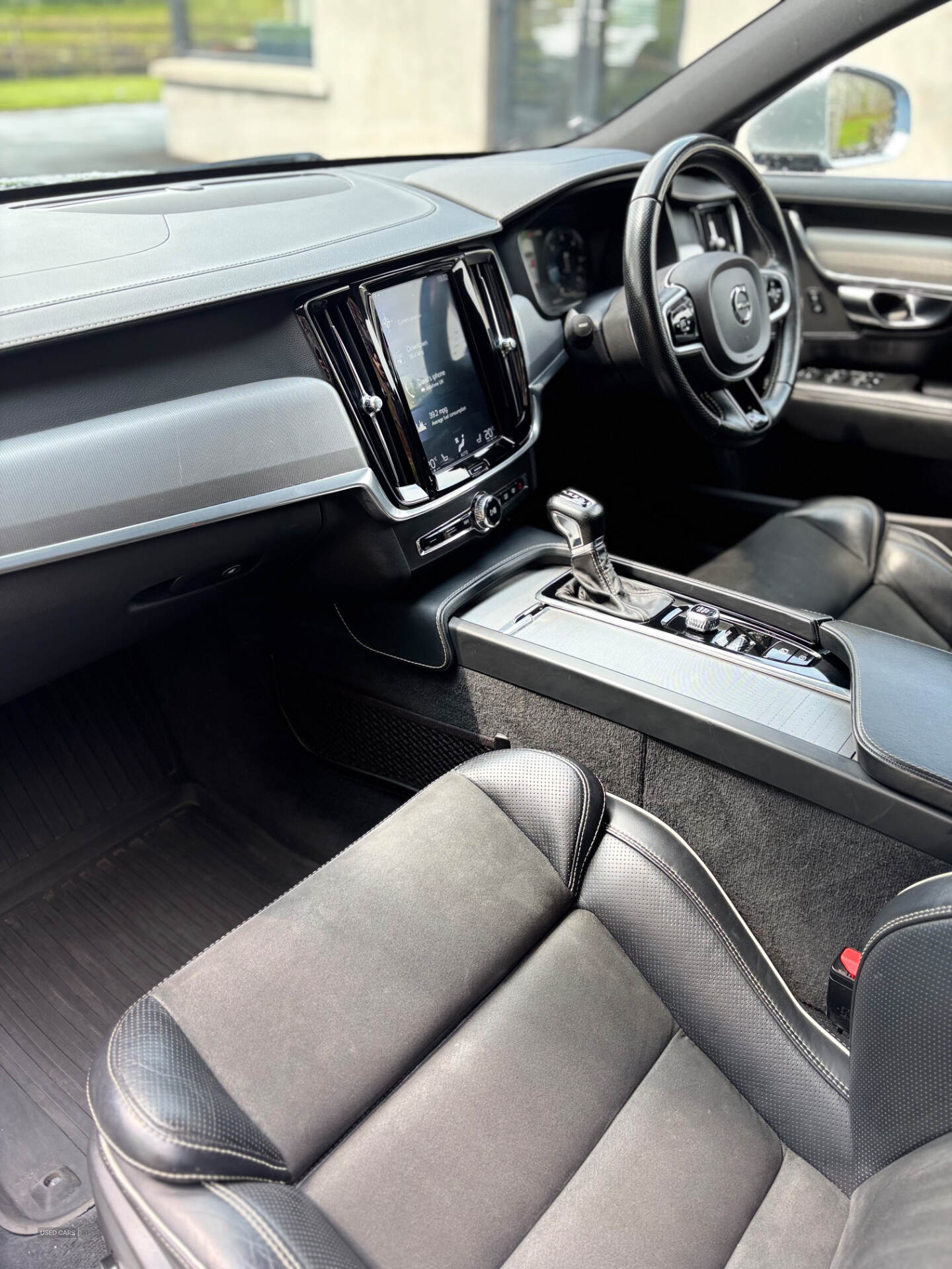 Oct 2018 Volvo V90 2.0 D4 R DESIGN 5dr Geartronic