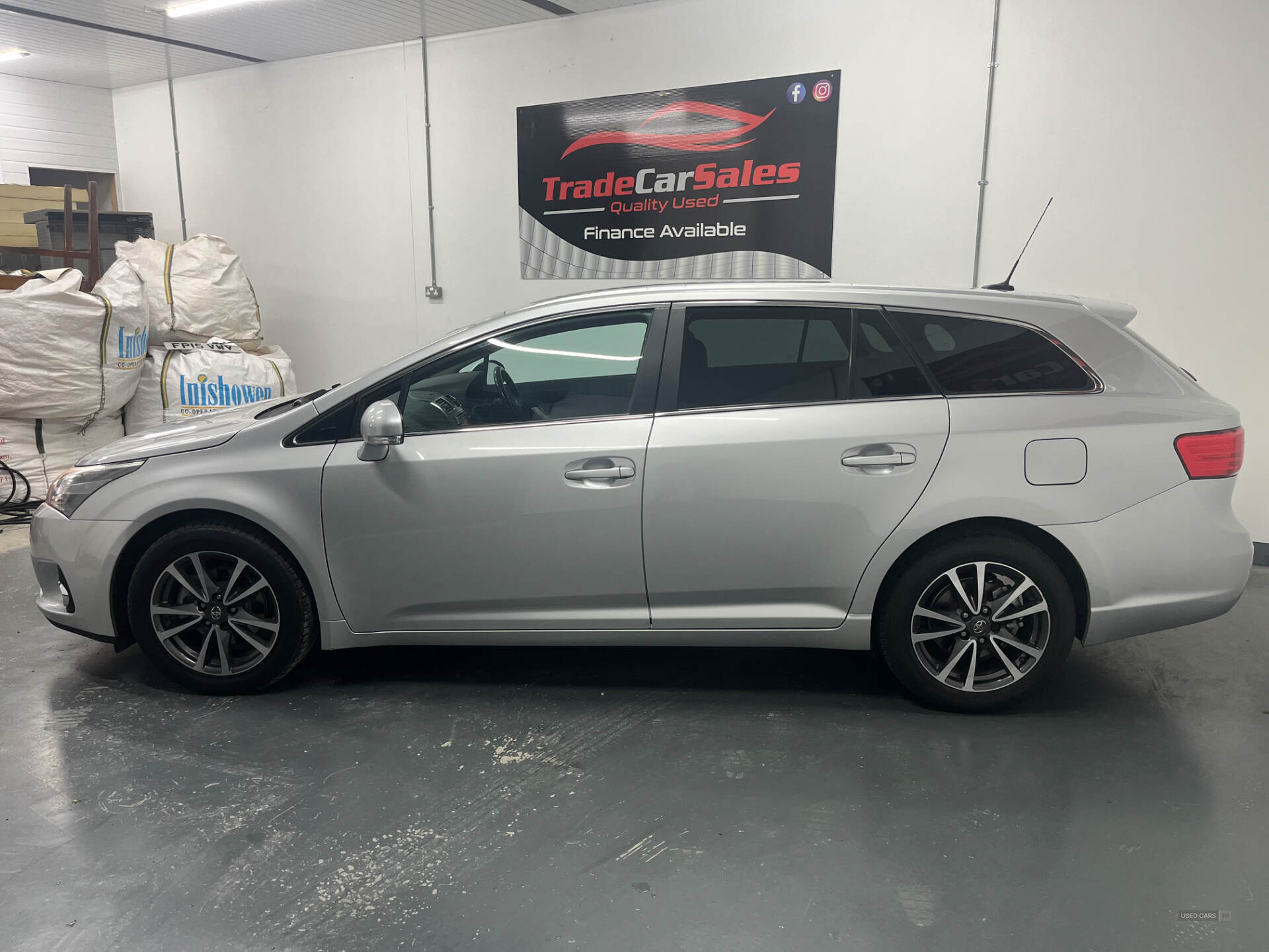 May 2015 Toyota Avensis 2.0 D-4D Icon Business Edition 5dr