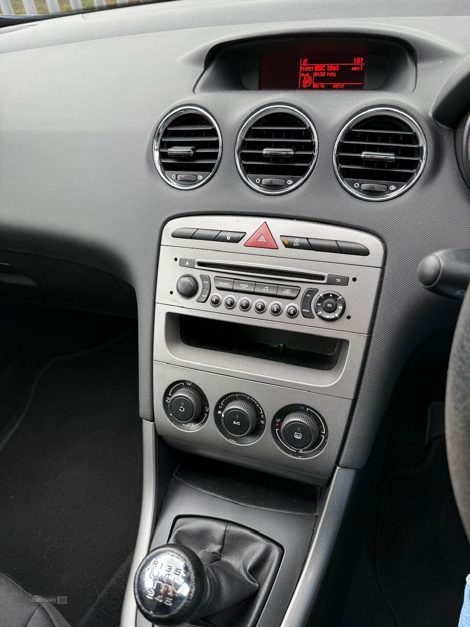 Dec 2013 Peugeot 308 1.6 e-HDi 115 Access 5dr