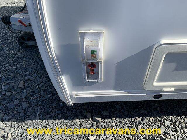  2014 Lunar Clubman SB, Twin Fixed Beds