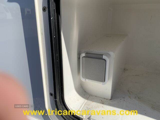  2014 Lunar Clubman SB, Twin Fixed Beds
