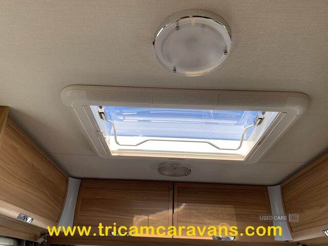  2014 Lunar Clubman SB, Twin Fixed Beds